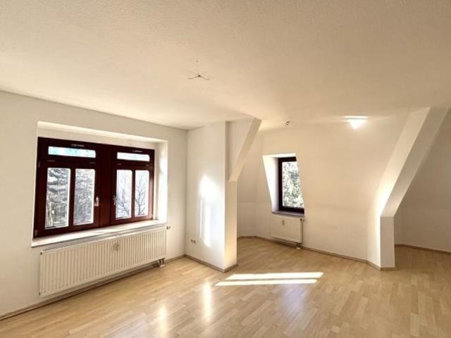 Bezugsfreie Wohnung im Dachgeschoss über 2 Etagen in begehrter Lage von Dresden Striesen