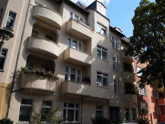 Bezugsfreie Altbauwohnung mit Balkon in Berlin Oberschöneweide