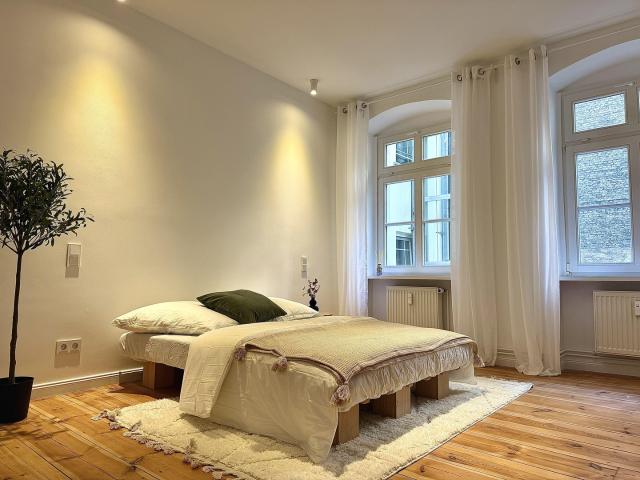 Bezugsfreie Altbauwohnung – frisch saniert in Berlin Mitte