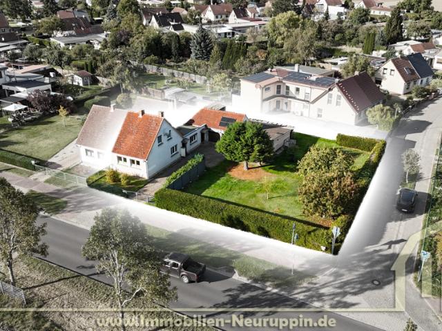 Bezugsfreie Doppelhaushälfte mit Werkstatt, Garage und großem Garten in Neuruppin