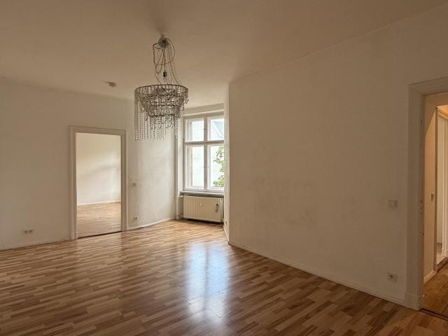 Bezugsfreie helle 2 Zimmer QG Altbauwohnung in der Nähe vom Schloss Charlottenburg provisionsfrei
