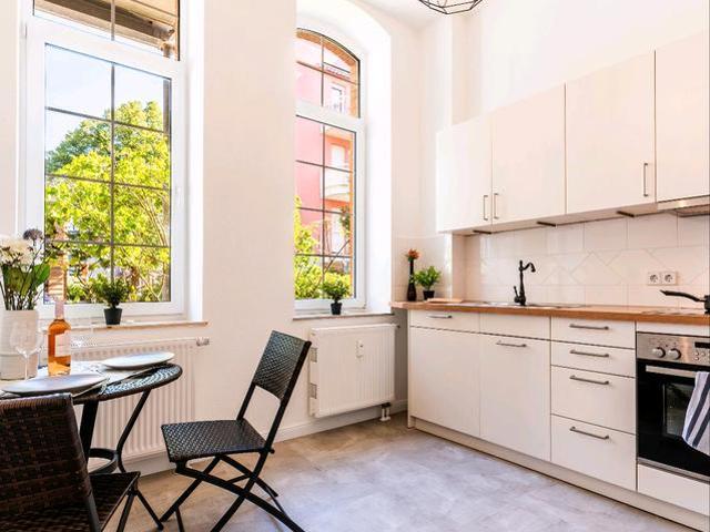 Bezugsfreie, Helle 3 Zimmer Wohnung im Hinterhaus mit Terrasse
