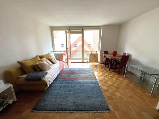 Bezugsfreie, ideal geschnittene 2 Zimmer Wohnung in zentraler Lage