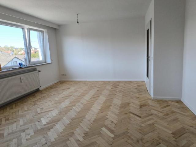 Bezugsfreie kernsanierte 3ZKB DG m Garten, Garage, 2 Stellp & PV Anlage