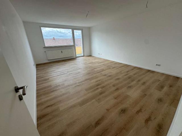 Bezugsfreie sanierte 4 Zimmerwohnung mit Balkon / keine Erbpacht