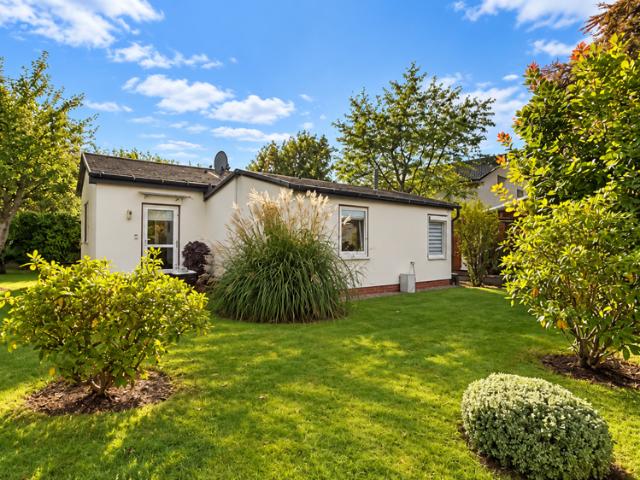 Bezugsfreier 3 Zimmer Bungalow mit großem Garten, Terrasse und Garage in Blankenfelde Mahlow