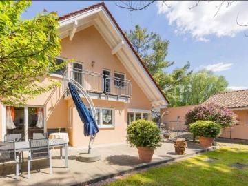 Bezugsfreies EFH mit Gästehaus und weiterem Bauland