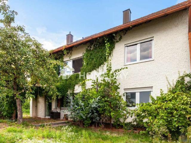 Bezugsfreies Einfamilienhaus mit großen Garten in ruhiger Lage