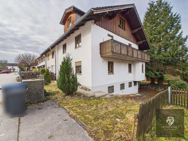 Bezugsfreies Reiheneckhaus in Vogtareuth in ruhiger Lage und mit viel Potenzial