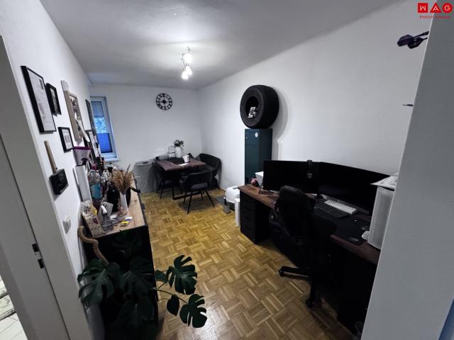 bezahlbar wohnen in ampflwang – 2 zimmer mit balkon und parkplatz– ab 01.01.2027 verfügbar