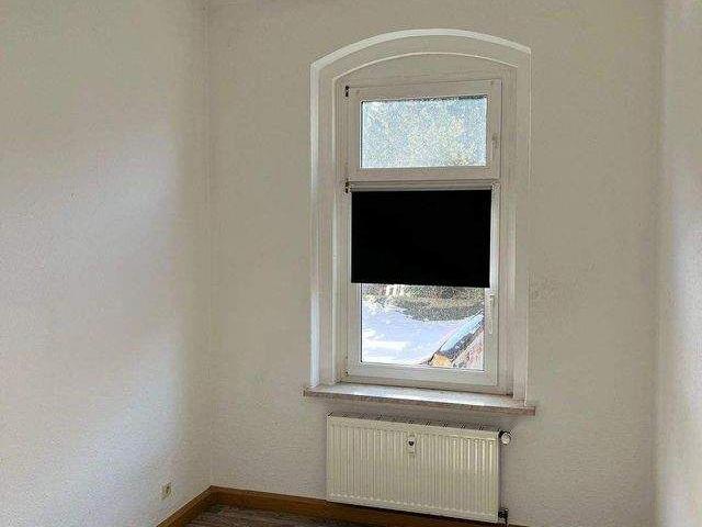 Bezahlbare 2 Raum Wohnung inkl. Einbauküche – zentrale Lage in Crimmitschau
