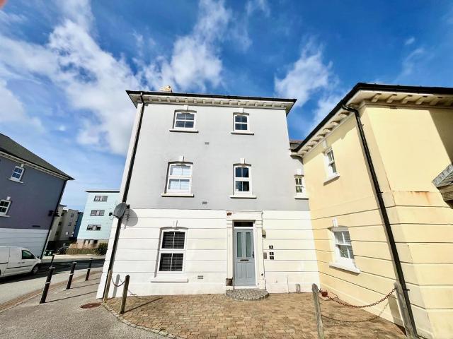 Bezant Place, Newquay, TR7 2 bed apartment to rent £1,275 pcm £294 pw