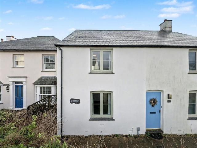 Bezant Place, Newquay TR7 2 bed terraced house to rent £1,350 pcm £312 pw
