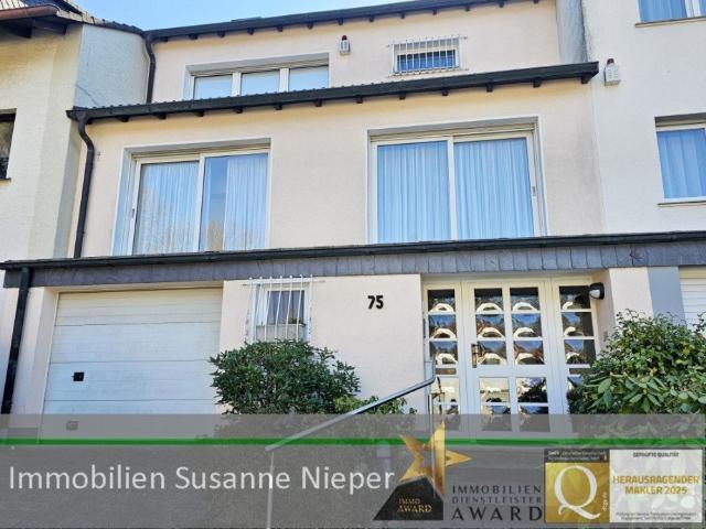 Bezaubernd in Solingen Gräfrath. Einfamilienhaus mit Terrasse, Teich und Garage