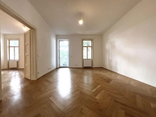 Bezaubernde 3 Zimmer Wohnung mit kleinen Balkonen und Grünblick