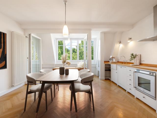 Bezaubernde, familiengerechte 4 Zimmer Wohnung in Altbau Villa mit Traumblick auf den Schlosskanal