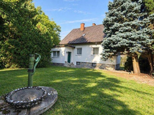 Bezauberndes 50er Jahre Häuschen auf außergewöhnlichem Grundstück