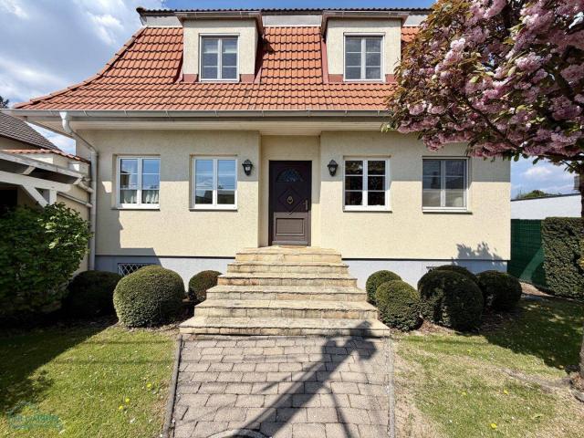 BEZAUBERNDES EINFAMILIENHAUS MIT POOL AM BRUCKHAUFEN