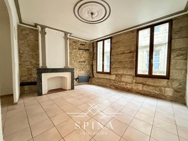 Béziers centre Immeuble en R+3 de 458m2 avec 7 appartement. 458m² Béziers
