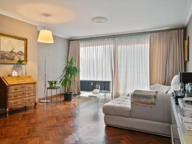 BEZOEKMOMENT donderdag 13/8 om 17u Gemeubeld appartement