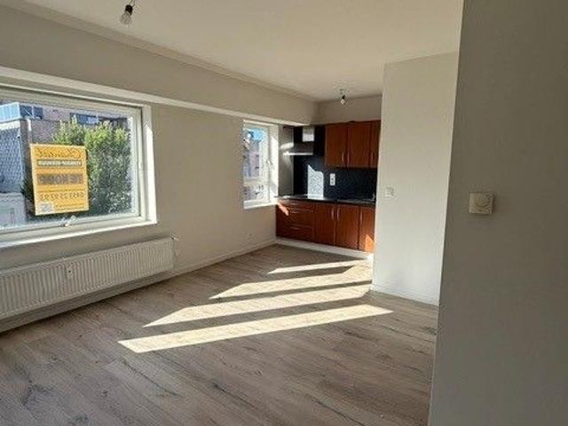 Bezoekmoment: zaterdag 9/10 tussen 16:00 en 17:00 uur ! Volledig vernieuwde studio met praktische indeling