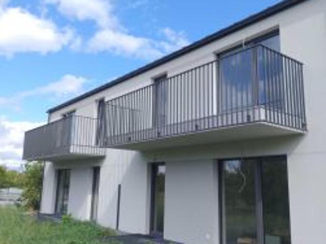 Bezpośrednio, Trawniki, 52 m² Mieszkanie