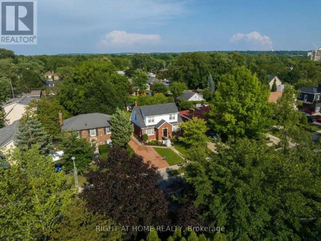 BI LEVEL UNIT 105 GLENRIDGE AVENUE — 4 Bedroom