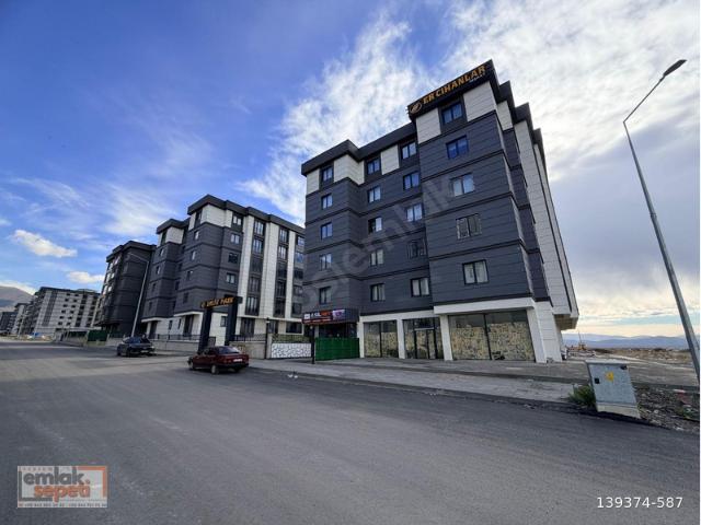 BİLKENT KOLEJİ KARŞISINDA OTURUMA HAZIR SATILIK 4+1 ARA KATDAİRE