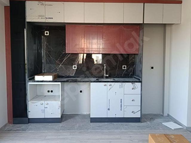 BİRLİK GAYRİMENKUL DEN GÜLTEPE DE 1+1 EMSAL DEĞERLERİNİN ALTINDA AZ KATLI İSKANLI HASARSIZ LÜX DAİRE