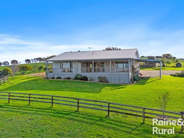 'Bimbadeen Heights' Rural serenity with breath taking views on 9.9 acres