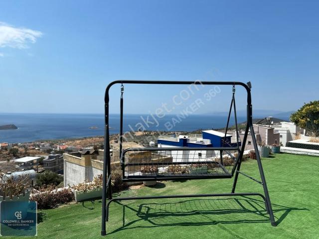 Bimeyko Sitesi'nde Deniz Manzaralı, Eşyalı Satılık Villa