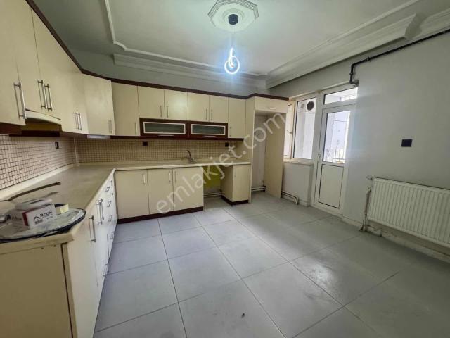 Binyapıdan Mehmetçikte Ara Kat İçi Yeni 3+1 Kiralık Daire Fırsat