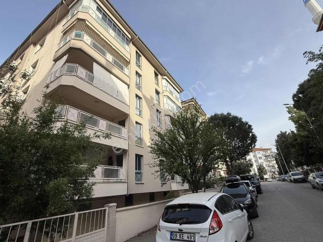 Binyapıdan Çamlıkta Ara Kat Site İçerisinde Satılık Daire !