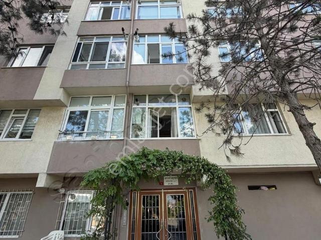 Binevler Cadde Üzeri Aydın Sitesinde Satılık 2+1 Daire