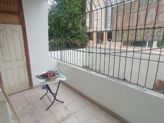 Binevler Mah Konumu Güzel Ana Caddeye Yakın 2+1 Giriş Kat Daire