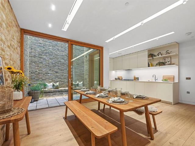 Bingham Place, Marylebone, London, W1U 3 bed house to rent £24,917 pcm £5,750 pw