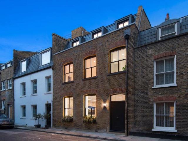 Bingham Place, Marylebone, London, W1U 3 bed mews to rent £24,917 pcm £5,750 pw