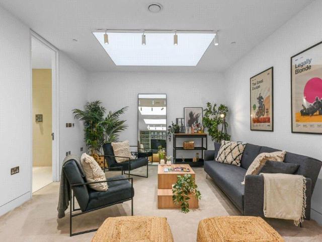 Bingham Place, Marylebone, W1U 3 bed mews to rent £23,833 pcm £5,500 pw