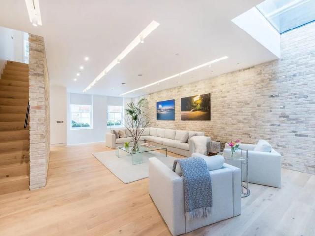 Bingham Place, London W1U 4 bed mews to rent £23,833 pcm £5,500 pw