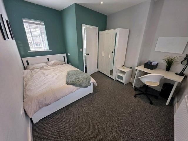 Bingham Street, Manchester, M27 5 bed house to rent £3,467 pcm £800 pw