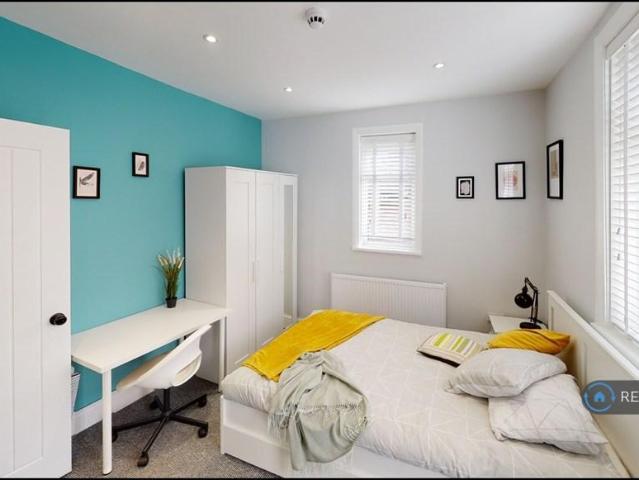 Bingham Street, Swinton, Manchester, M27 1 bed in a house share to rent £695 pcm £160 pw