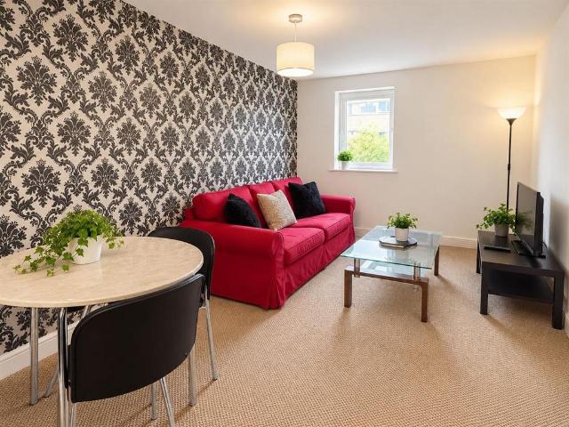 Bingley Court, Canterbury 3 bed apartment to rent £1,500 pcm £346 pw