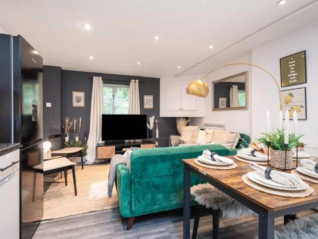 Bingley Court, Canterbury City Centre, Canterbury CT1, 5 bed town house to rent, £2,275 pcm | PrimeLocation