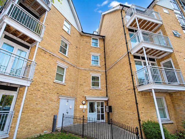 Bingley Court, Canterbury CT1, 3 bed flat to rent, £1,500 pcm | PrimeLocation
