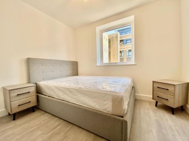 Bingley Road, Bradford, West. 1 bed apartment to rent £750 pcm £173 pw