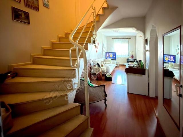 Binkonutlar Kiralık Urla Merkeze Yürüme Mesafesinde Eşyalı Villa