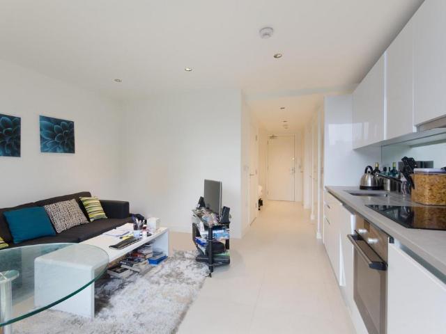 Binnacle House, 10 Cobblestone. Studio to rent £1,950 pcm £450 pw