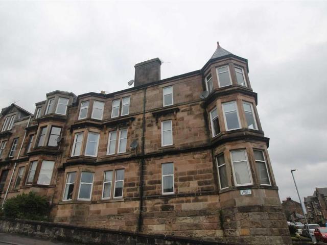 Binnie Street Gourock 2 bed flat to rent £825 pcm £190 pw