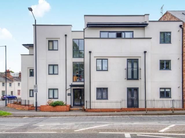 Binswood Mews, Rugby Road, Leamington. 2 bed house to rent £1,550 pcm £358 pw