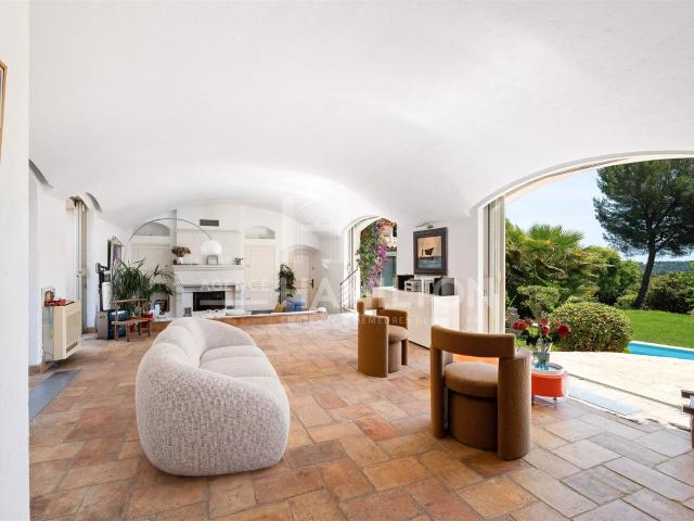 Biot villa avec vue, 4 chambres et une maison d'amis avec 2. 310m² Biot
